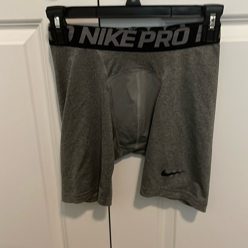 Men’s Nike pro shorts size M
